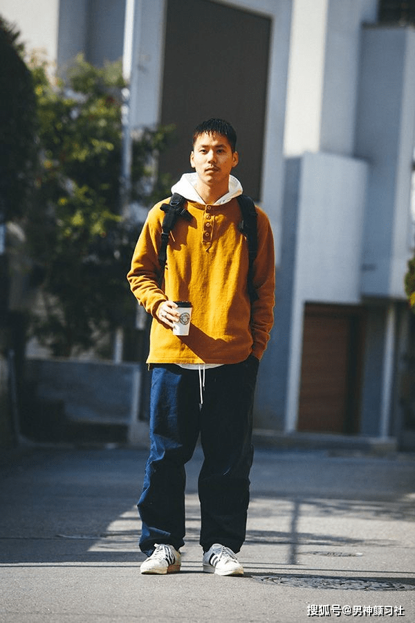 卫衣 卫衣这种万金油款都能穿得这么丑，那肯定是因为裤子