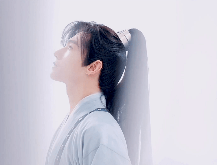 杨洋古|《且试天下》定妆照，杨洋古装高马尾帅气依旧，我却被女主美到了