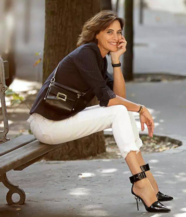 整体 中年女人要给穿搭做“减法”，学国外博主这么穿，减龄又有高级感