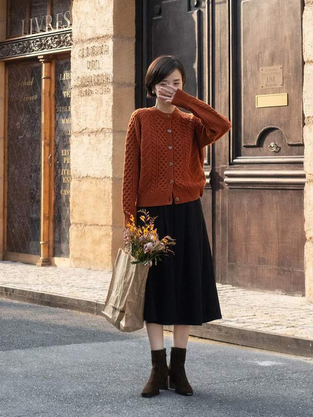 黑色 步入中年后要学会的“针织衫”搭配，看这位博主就够了，chic优雅
