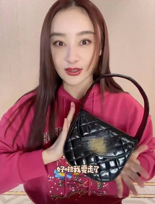 显得袁姗姗变脸认不出，整个人感觉老了，原来还挺清纯漂亮的！