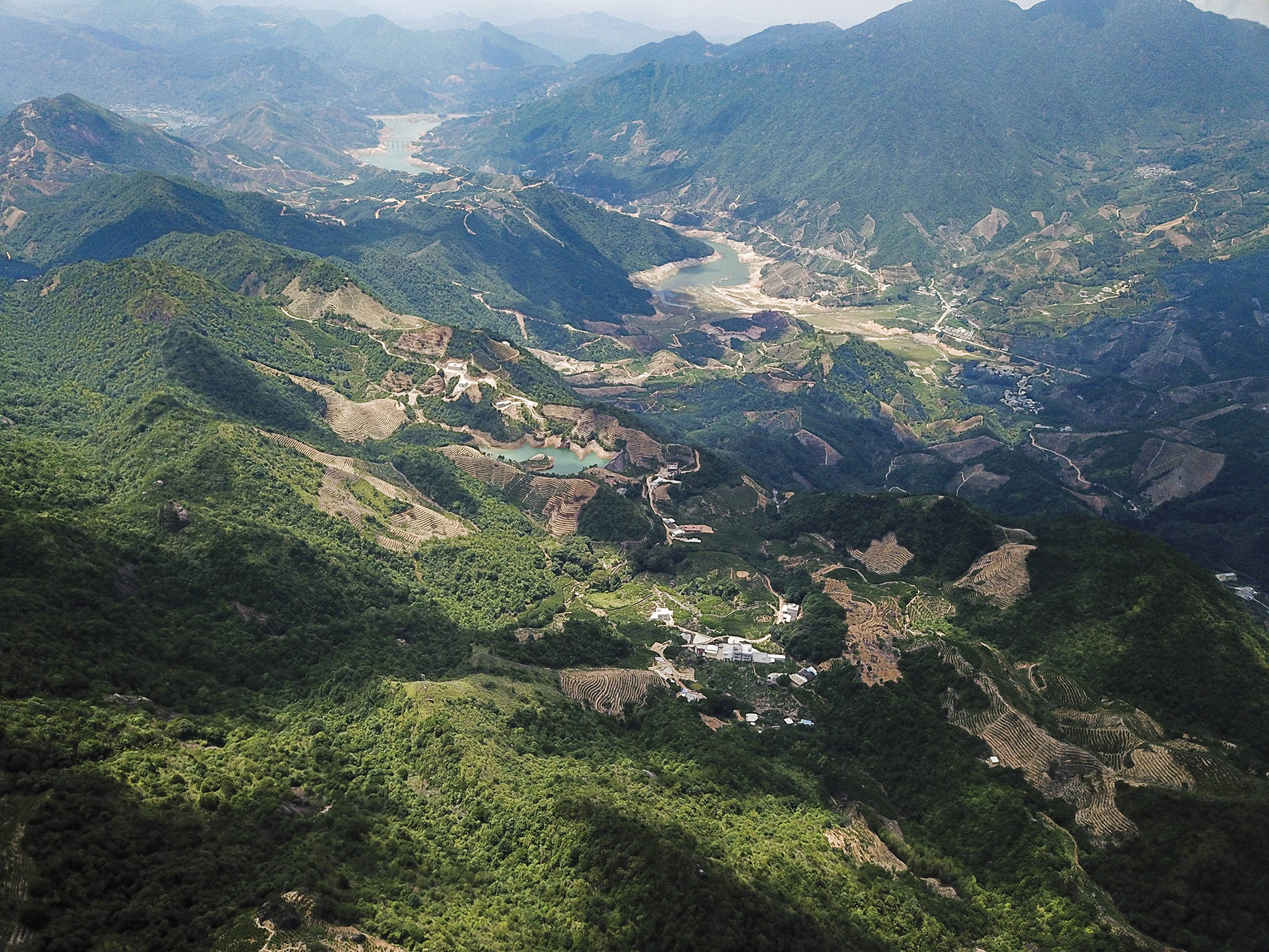 原创在广东潮州的龙脉所在地有个火山口形成的天池景美人少很不错