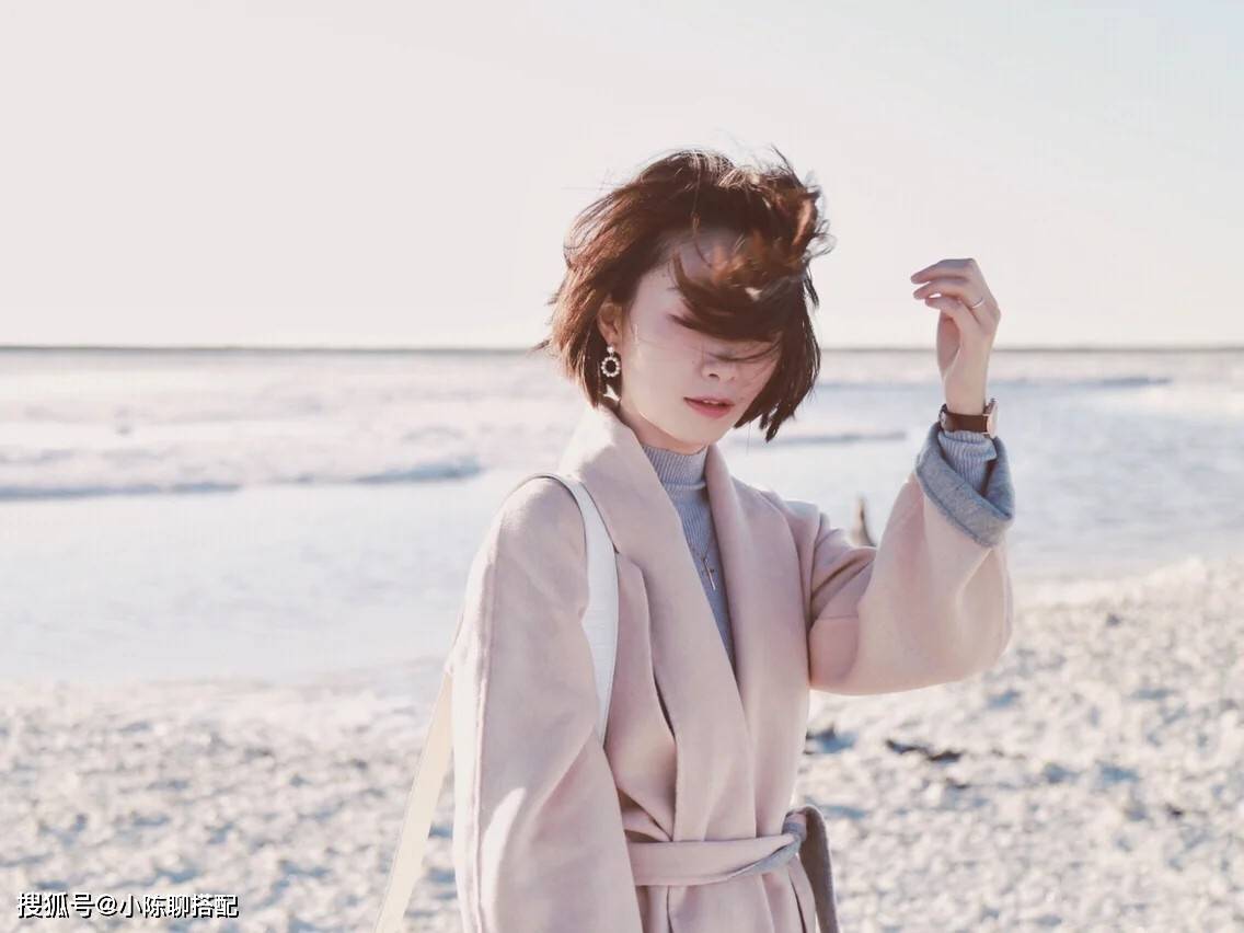 卫衣 有品位的40+女性,都在穿这“2件内搭”,微胖女性可以照着穿