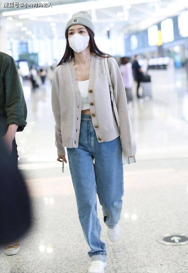 整体 秦岚带火一种潮流,叫“里面夏天,外面冬天”,时尚减龄太有范儿