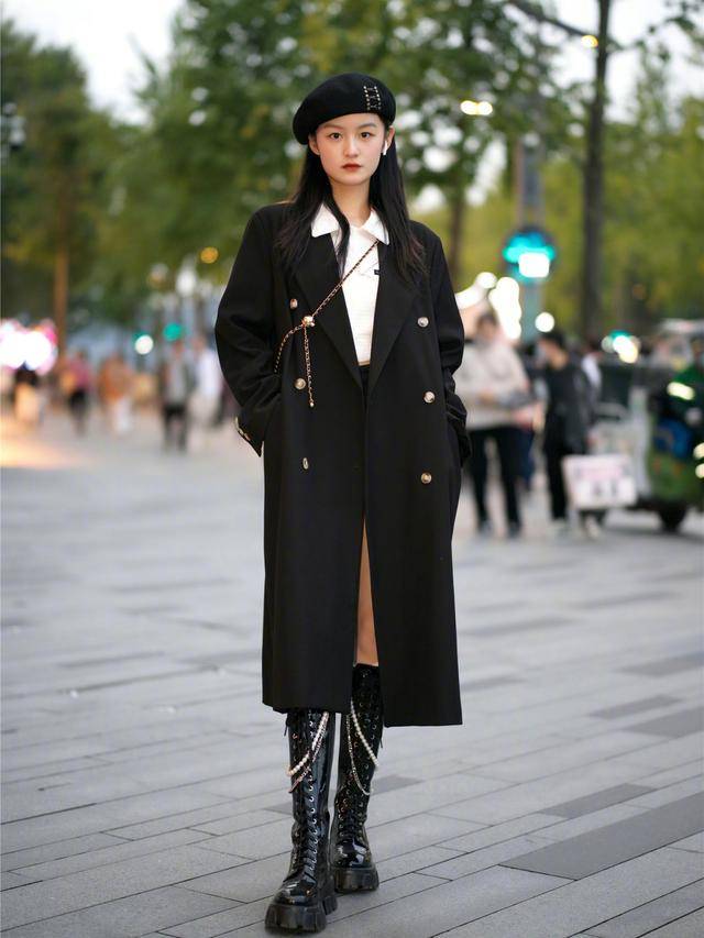 大腿 穿长大衣,搭“短靴”还是“长靴”更好看?穿对了提气质又显高