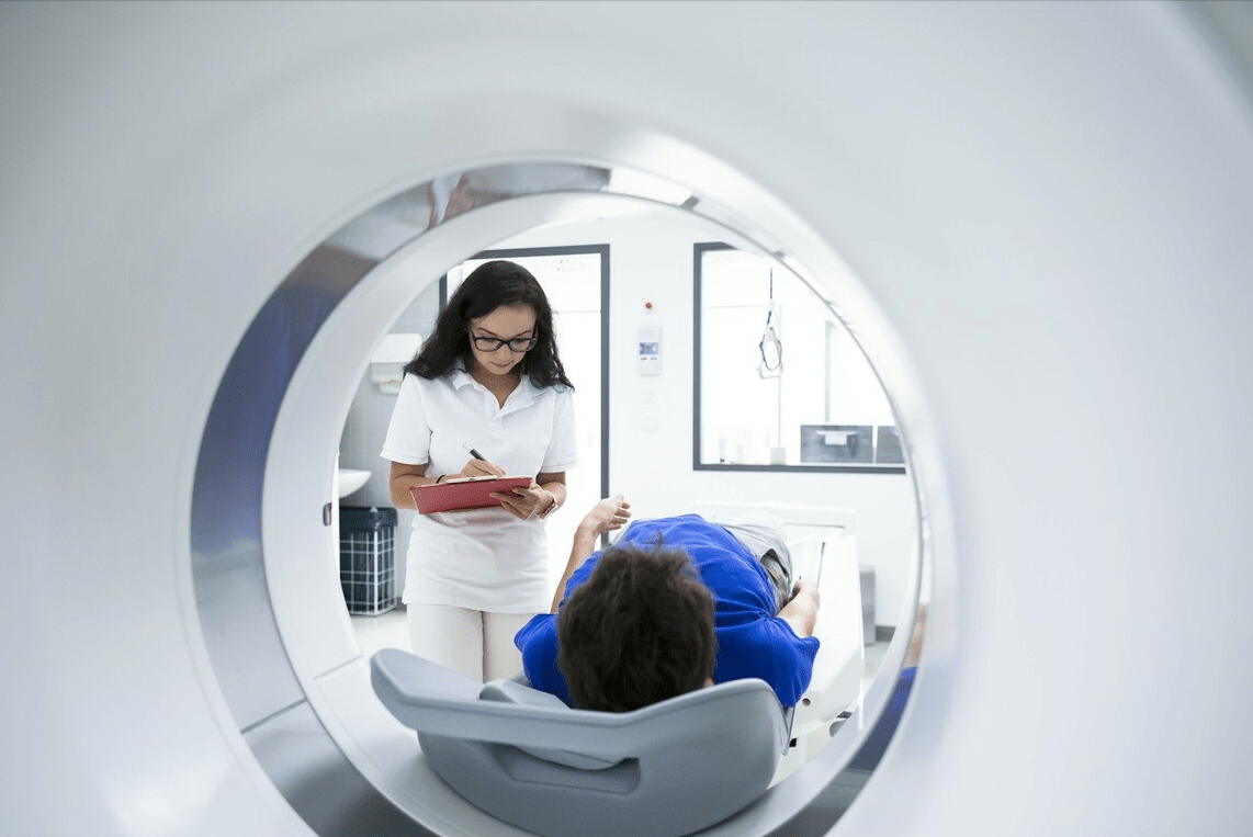 扫描|为啥医生都给脑梗患者先做CT，而不是磁共振检查？医生告诉您实情