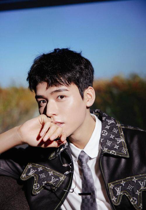 什么叫五官精致男人 352ffa80cec14785ab76a9e4f2c1b6e3.jpeg