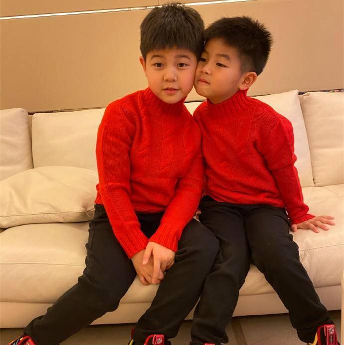 照相机|遗传沙溢易胖体质?胡可晒8岁安吉近照并吐槽:想念没有长胖的你