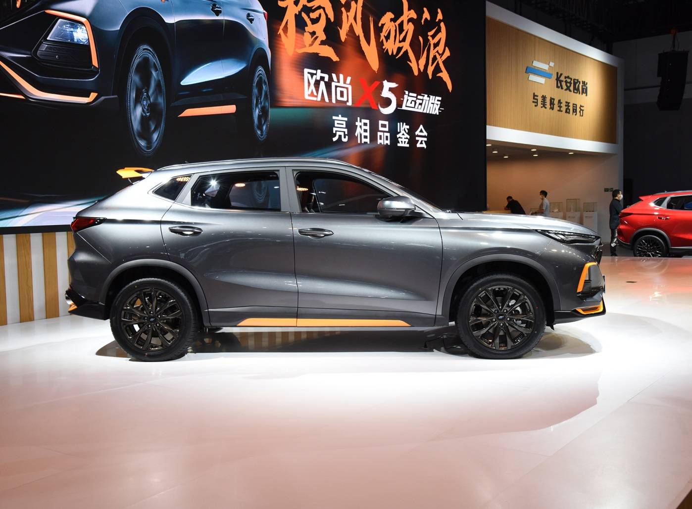 国产又一新款suv上市原厂自带尾翼双边四出排气1009万起