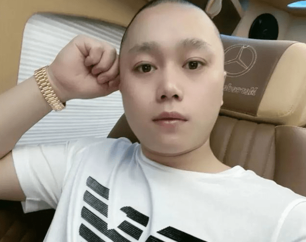 刘二狗账号被封禁,前妻遭粉丝埋怨,直播澄清,直言"