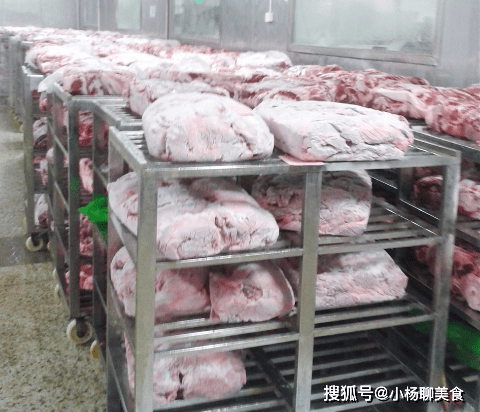 冻分割牛肉可以储存在温度零下18摄氏度的冷库内,但是不能超过一年