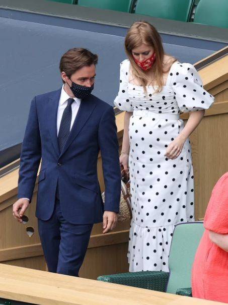 短裙 英国碧翠丝公主实惨!老公前妻带5岁儿子迪拜度假,穿短裙秀长腿