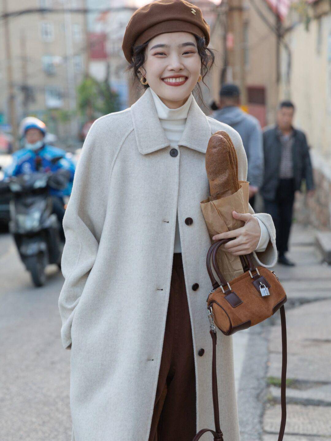 颜色 冬季搭配单品“买精不买多”，衣橱里要备“大衣”，舒适又时髦