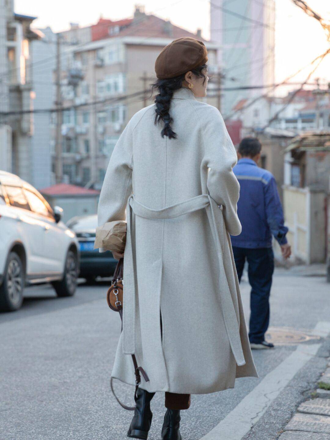 颜色 冬季搭配单品“买精不买多”，衣橱里要备“大衣”，舒适又时髦