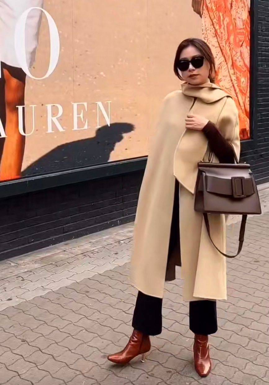 大衣 “大衣+牛仔裤”烂大街了，现在流行搭配这4种下装，时髦更显气质