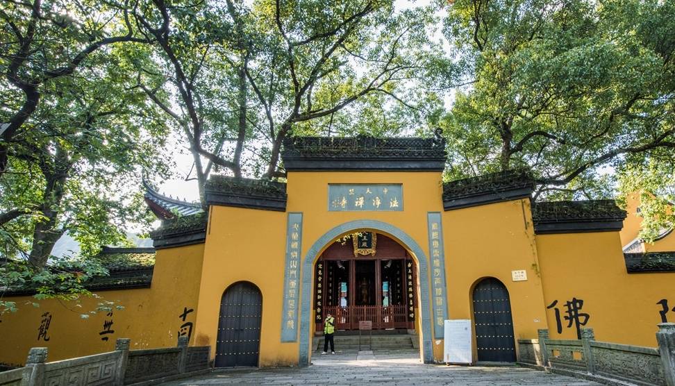  原创 杭州第一网红寺庙，位于灵隐寺四周，和四周古刹合称三天竺