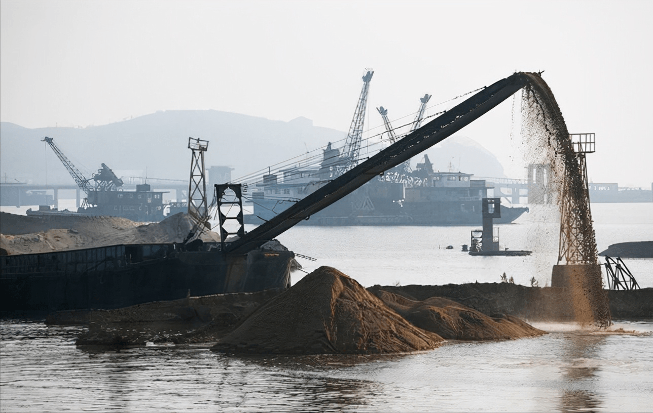 为什么宁愿在长江非法采砂,也不愿开采黄河?_砂石_沙石_我国