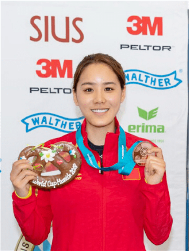 奥运射击选手王璐瑶比赛失利发文道歉却被网络暴力骂到删博