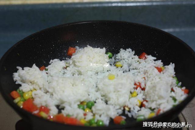 米饭怎么炒虾仁 69ccaa7c7d5f4f8ca32803a2698aa986.jpeg