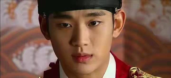 小区|金秀贤新剧开播即火，乖学生2天时间从学校到监狱，悬疑剧情满格