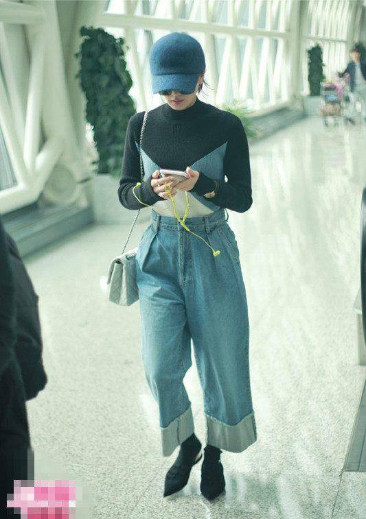 刘诗诗穿吊脚裤配尖头拖鞋太有个性了,网友:这搭配确实大胆_牛仔裤