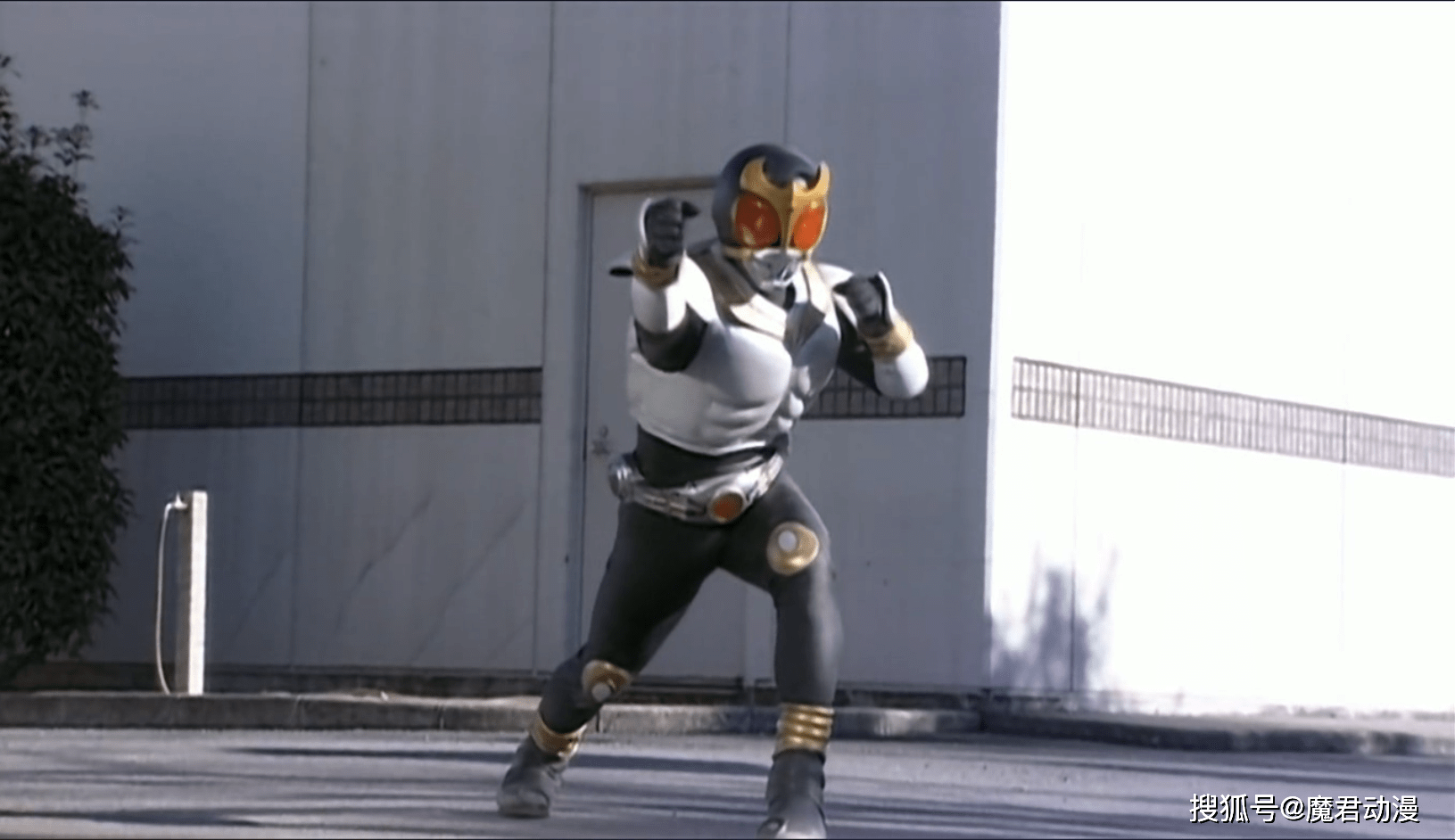 而这样的解释,正好又能验证在假面骑士帝骑空我篇中狼王古朗基招致