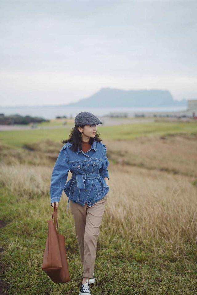 帆布鞋 见过世面的女人,牛仔外套很少配牛仔裤,看三木的穿搭你就知道了