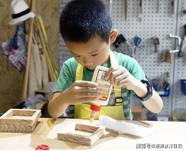 家长|数一万粒米有什么意义？家长陪学生数到深夜，质问老师后愧疚不已