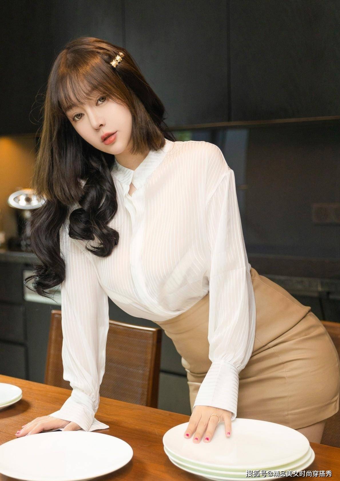 设计师款包臀短裙 47700de783f14b4ca1e1798269114205.jpeg