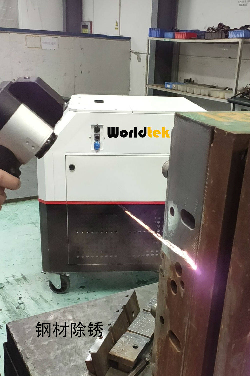 下面的图是手提式激光除锈机针对机器设备表面除锈的实际效果比照,看