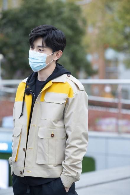 邓伦|继龚俊之后，李现也录制《极限挑战》，邓伦多次和顶流同框压力大