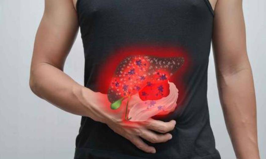 肝脏|40岁男子，喝酒回家呕吐便血，医生：肝硬化了，早在之前就有症状