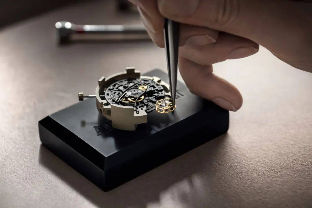 爱彼当高级制表遇上璀璨珠宝，这无敌魅力没人能抵挡！