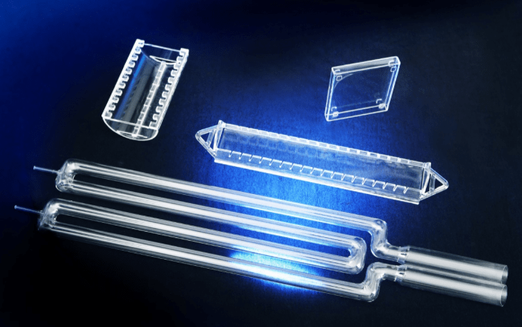 石英玻璃产业链中处于上游的是石英砂和硅化物(sicl4等),石英砂作为