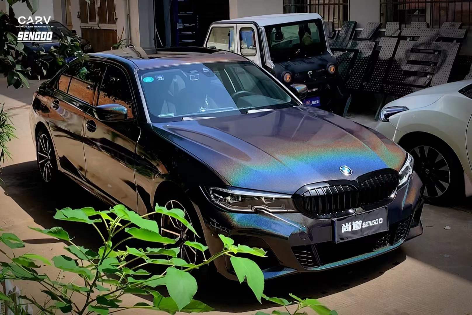 卡孚改色膜:宝马3系改色镭射黑