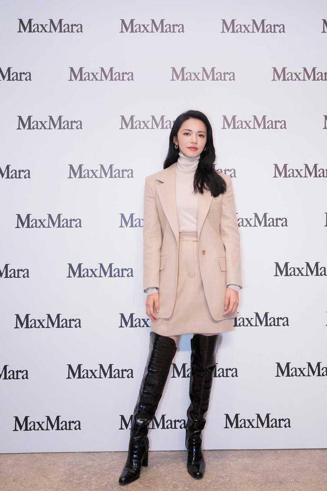 设计 40岁姚晨真霸气!亮片连衣裙性感高级,穿一字带高跟鞋女人味十足