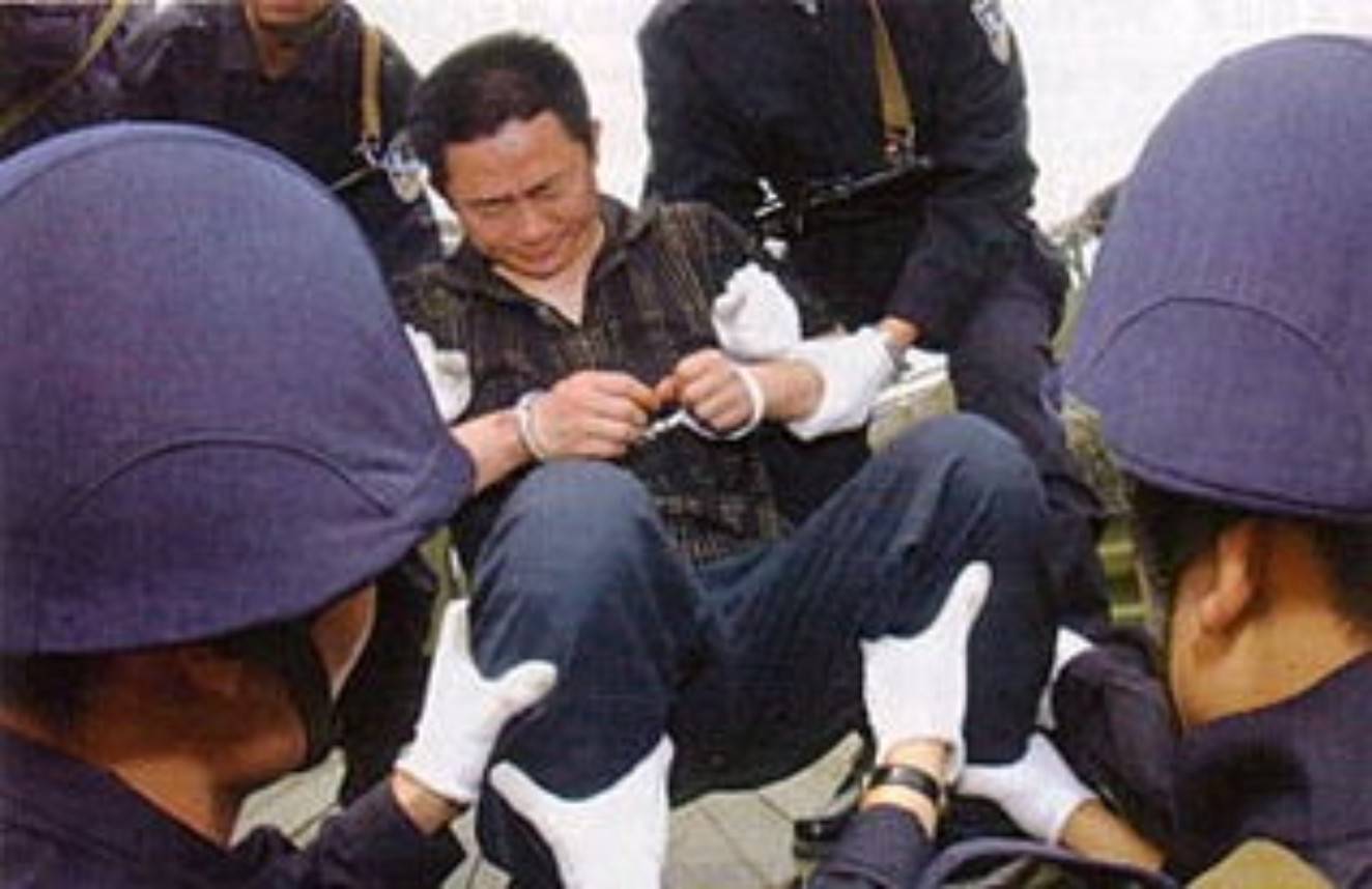 2003年,鄭州最大黑幫頭目宋留根被捕,遊行時,群眾高興如過年_託運