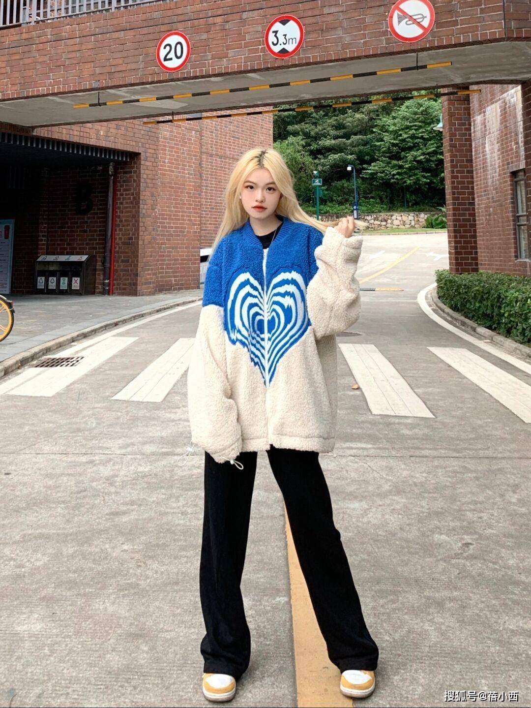 get 今冬get一件“白色羊羔绒外套”,软软糯糯拿捏温柔感,让人心动