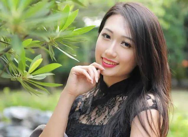 关键在于素颜干净白皙，没有细纹的女性，关键在于3习惯，你若坚持做，一样能成功