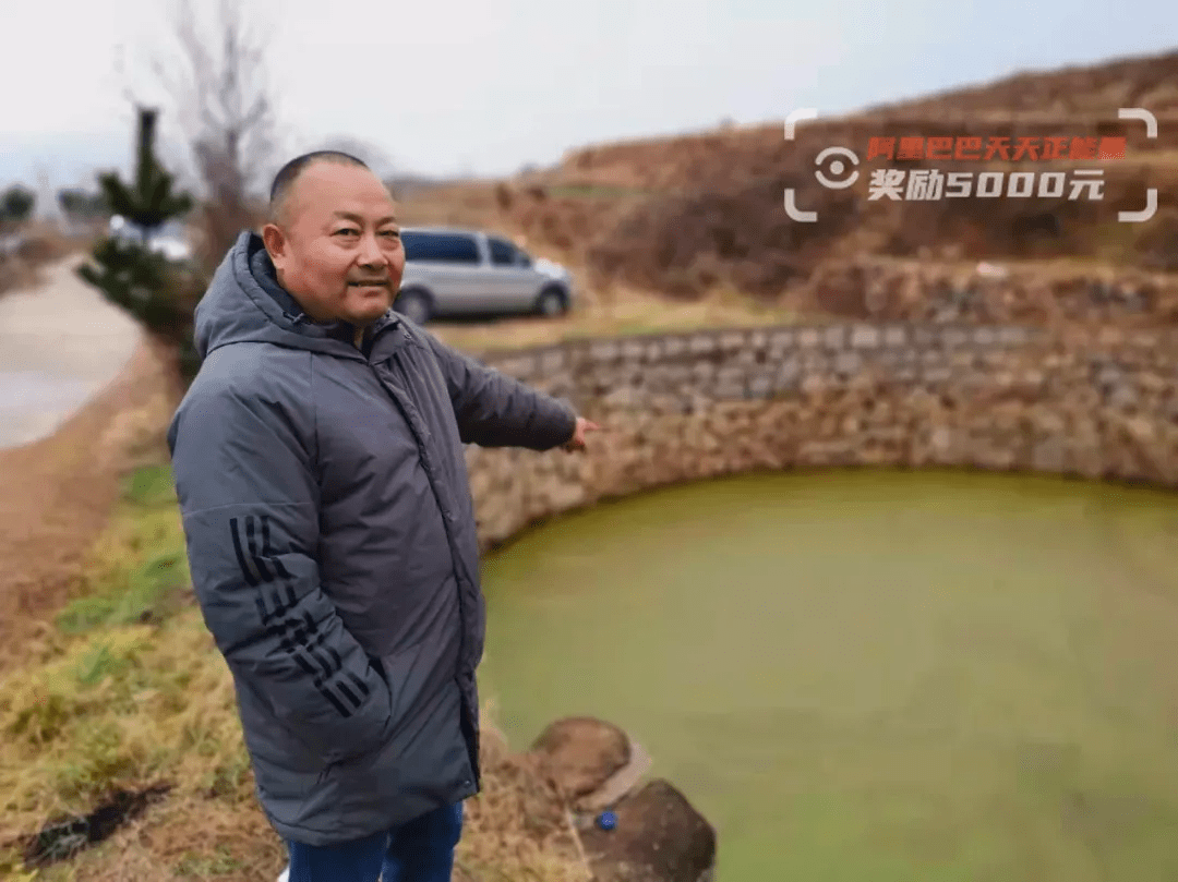 正钓着鱼,54岁退伍军人忽然脱衣跳进刺骨冰水中…这一幕,该奖_朱亮