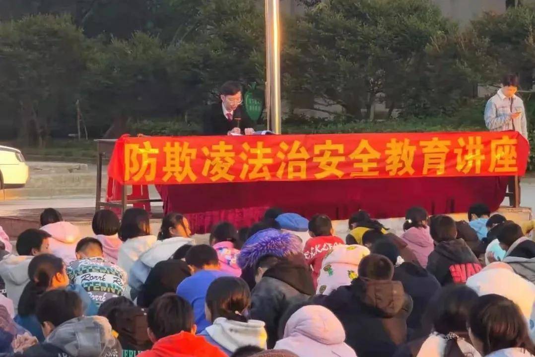 汉寿法院太子庙法庭开展抵制校园欺凌法治安全教育讲座