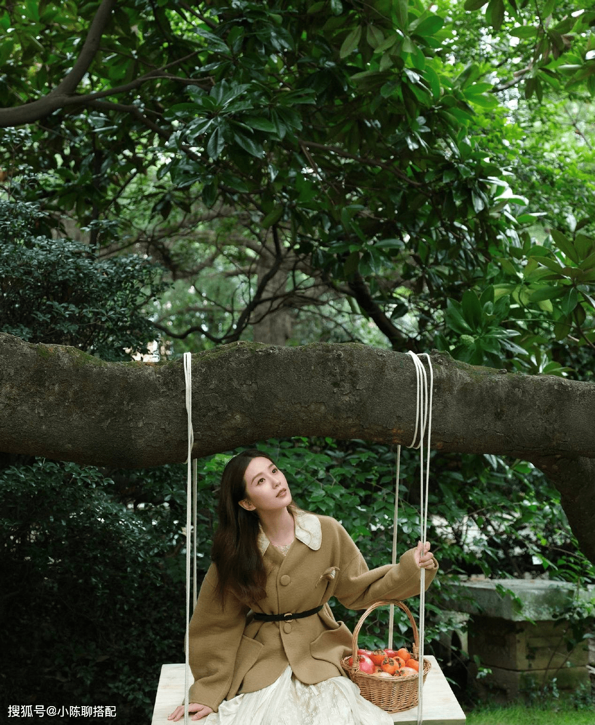 戚薇 谁说当妈之后就不能美，女明星们亲身教你电影质感穿搭，值得一看