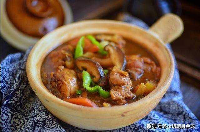 土豆加鸡肉的做法黄焖鸡 9934e5424eef47c09364eac28ceeedfe.jpeg