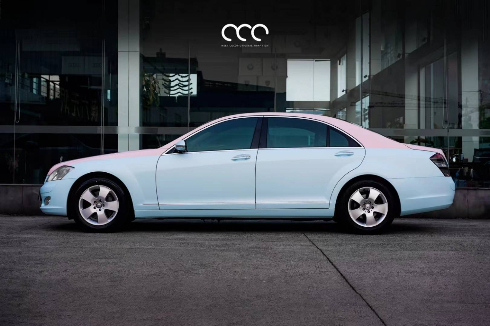 奔驰s350漫彩改色膜pet超亚樱粉 pet超亚婴蓝双拼_搜狐汽车_搜狐网