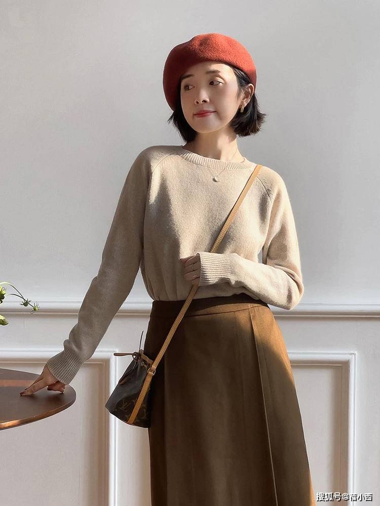 毛衣 中年女性想穿得有品味，试试“毛衣+半裙”，搭配技巧看这篇就够