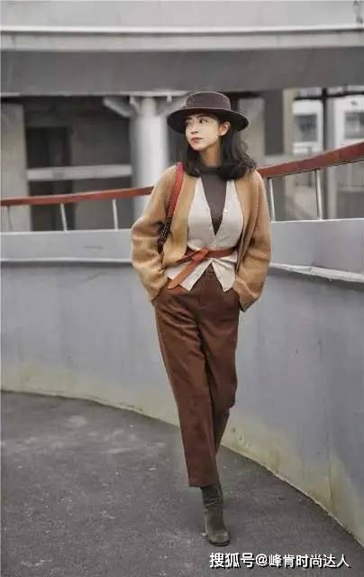 饱和度 奔40岁的女人,不要总穿黑白灰,多穿这3个“高级色”减龄又时髦