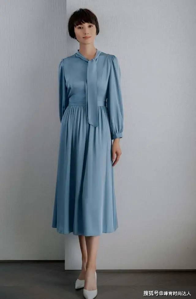 饱和度 奔40岁的女人,不要总穿黑白灰,多穿这3个“高级色”减龄又时髦