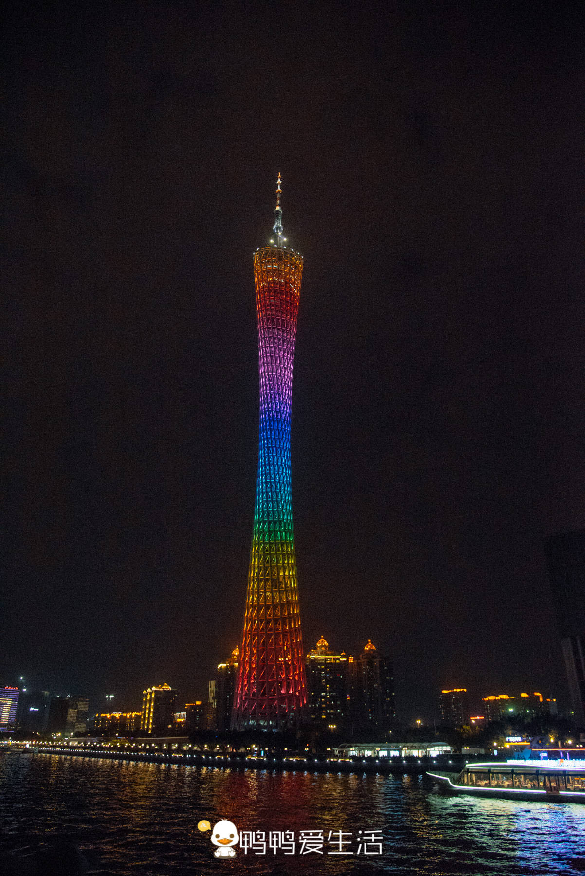 夜景|?欣赏广州塔夜景的最好机位，搭游船欣赏珠江美景，文化底蕴深厚