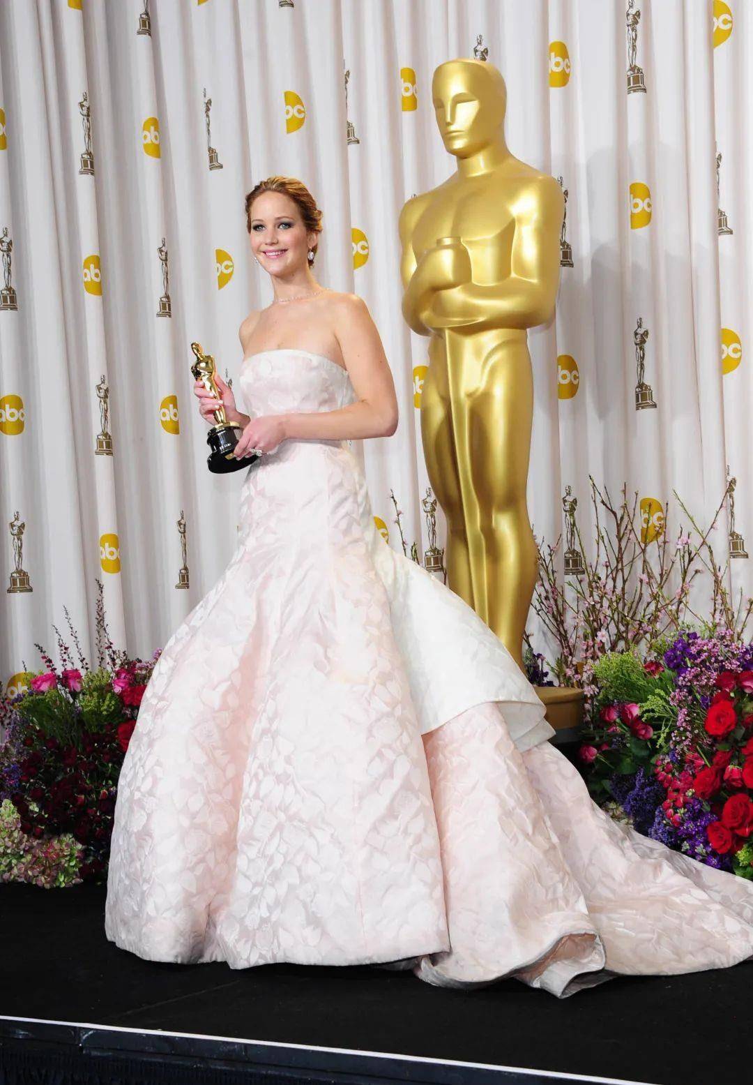 Vanity|五年前她是收入最高的影后，如今和丈夫逛杂货店的她最快乐