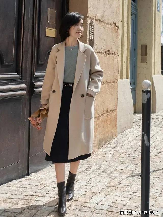 设计 柔美女人穿什么衣服？3招大衣搭配思路，尽显成熟女人味